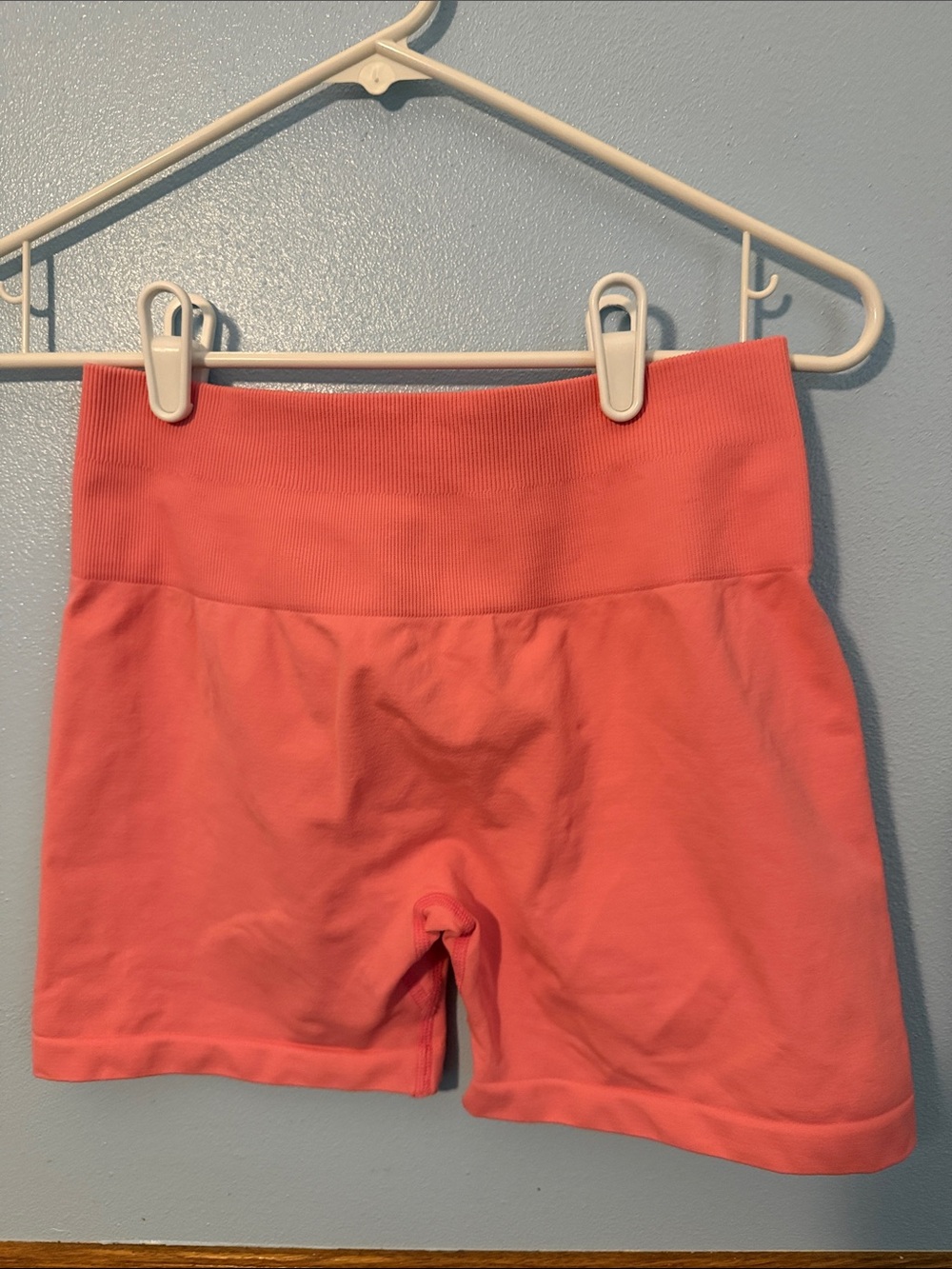 AUROLA Influence Seamless Scrunch Workout Shorts - Coral/Pink